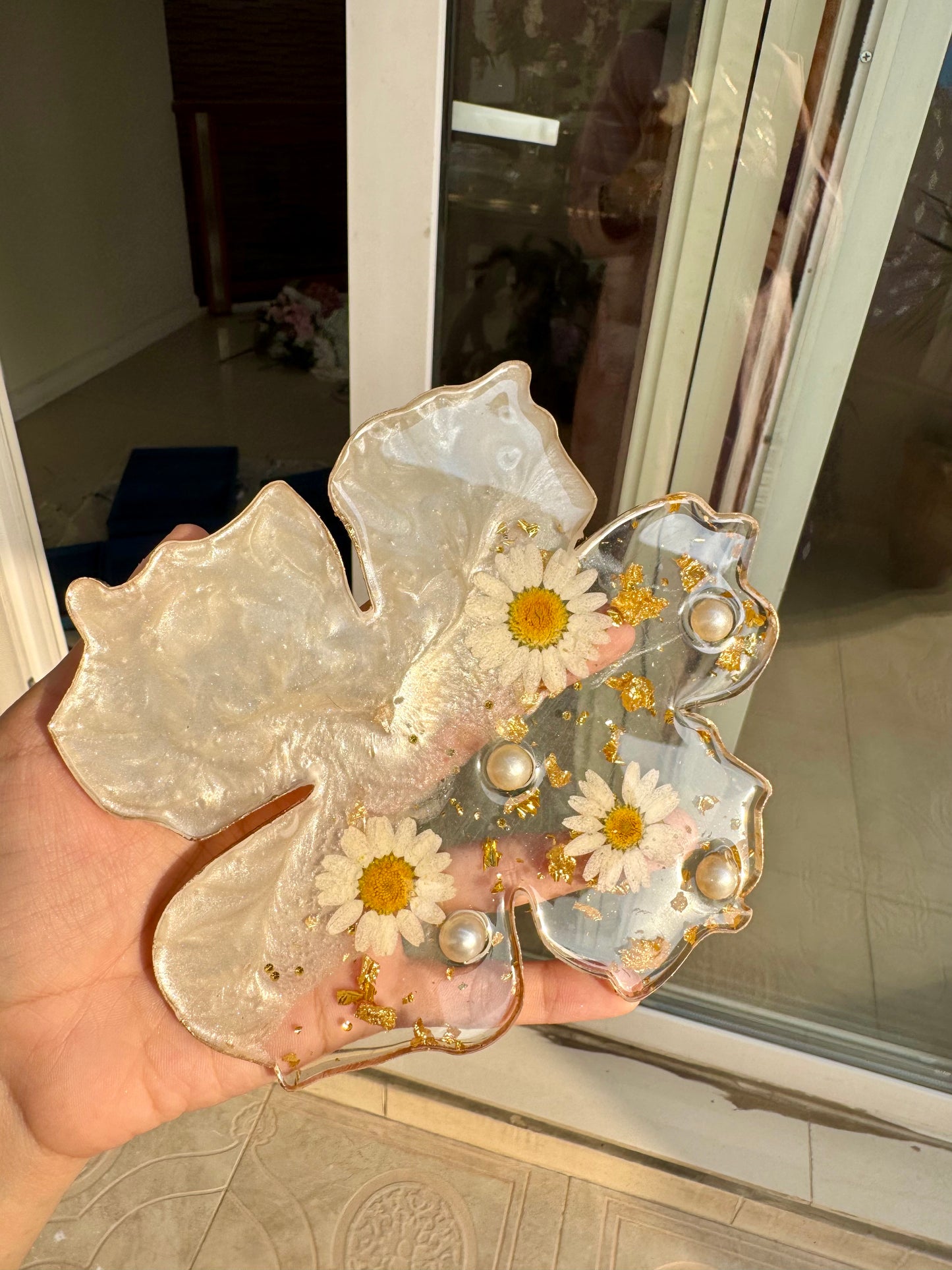 Elegant White Resin Tray & Coaster Set